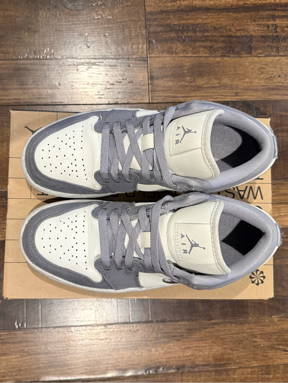Air Jordan 1 Low SE - Picture 2 of 8